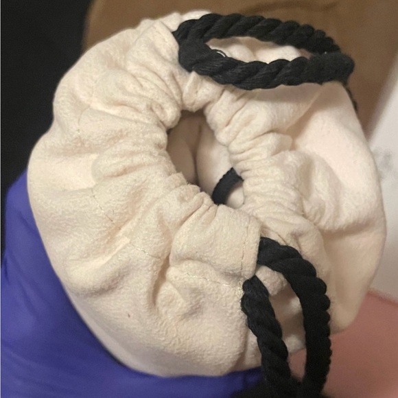 NEW Chanel Beauté cream Travel throw blanket - Picture 5 of 9